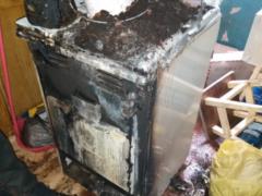 В Харькове спасатели эвакуировали мужчину из горящей квартиры