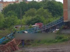 В Черновцах упал строительный кран: сильно пострадал мужчина