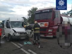 На трассе Киев - Одесса грузовик смял маршрутку