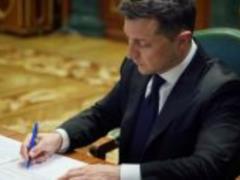 Зеленский подписал закон о запрете пластиковых пакетов