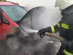 В Харьковской области спасатели потушили пожар в легковом автомобиле