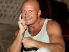 Vyacheslav Uzelkov lit a new sweetheart during a vacation in Odessa