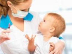 Вакцинация взрослых защитит непривитых детей