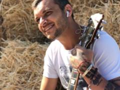Старший син Віктора Павліка замилував реакцією на народження молодшого брата