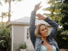  Ягодицы ангела : секс-символ UFC выложила сверхэротичное фото в бикини