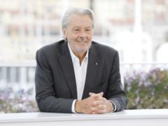 Секс-символ 70-х Ален Делон шокировал изменениями во внешности