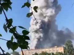 В центре Москвы после взрыва на складе начался пожар