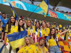  Максимальная семейная поддержка : как избранницы игроков сборной Украины поддерживают команду в матче с Австрией