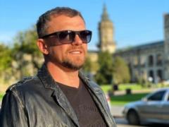 46-летний Гарик Бирча презентовал летний трек  Люблю Жену 