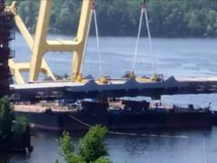 Самый мощный в Европе плавучий кран вернулся на  Большую стройку  в Запорожье