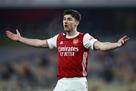 Tierney signs long-term contract with Arsenal