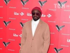 A member of the Black Eyed Peas group was caught in Kiev on Podil during a walk