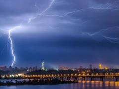 В Украине в ближайшие сутки будет дождливо, но тепло