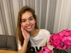 Жена Комарова похвасталась кулинарными способностями и поделилась рецептом пирога с черникой