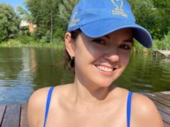 Маричка Падалко в майке и шортах устроила  девичник  с Соломией Витвицкой на даче