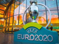 German artist painted the main events of Euro 2020 on a roll of toilet paper