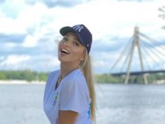 Стройная Оля Полякова в бикини похвасталась бесконечно длинными ногами