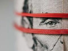 The dollar and the euro fall for the third day in a row
