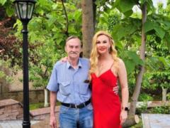 Kamaliya showed her father on his birthday