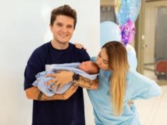 Анатолий Анатолич показал, как жену из роддома забирал