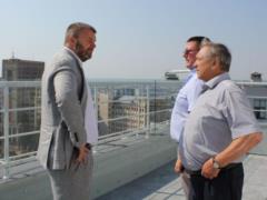 На оглядовому майданчику на Держпромі йдуть фінальні роботи