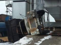 Под Харьковом перевернулся и сгорел грузовик с зерном