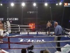 Курьез во Львове: во время вечера бокса оператор выпал за канаты из-за поломки ринга