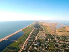 На Арабатской стрелке обнаружен крокодил. Полиция решает, как его поймать