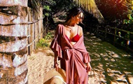Секрет ягодиц и закопанный мотоцикл: фото дня