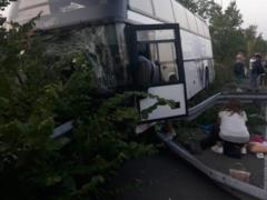 Под Харьковом автобус влетел в отбойник