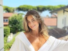 Granddaughter Rotaru stunned with a picture in a robe on a naked body