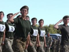 Женщины-военнослужащие будут на параде в туфлях на низком каблуке
