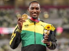 Трогательный поступок: олимпийский чемпион Токио отблагодарил незнакомку, которая помогла ему победить
