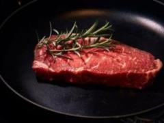 The nutritionist named the safe amount of red meat for humans