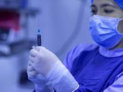 Полностью привитый от коронавируса человек умер в Греции