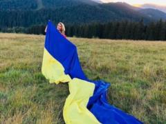 День Флага: Мазур, Пономарев, Бужинская и другие звезды поздравили украинцев с праздником