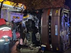 В Киеве перевернулся автобус  Кишинев - Москва , не менее 8 человек пострадало