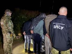 Пограничники задержали на Буковине нелегалов из Афганистана и Пакистана