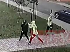 В Ровно братья-близнецы пытались убить случайную прохожую