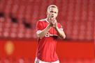 Van de Beek - on the lack of playing practice: It is not customary in football to promise playing time