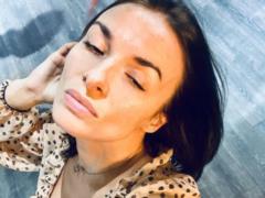Надежда Мейхер в боди попозировала в поле и напугала фанов:  Фото с места преступления 