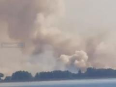 Под Харьковом на Печенежском водохранилище горит остров