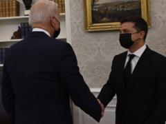 Зеленський розповів, як майже півгодини говорив з Байденом про членство України в НАТО