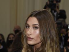 Selena Gomez fans brought Hailey Bieber to tears by insulting her on the red carpet