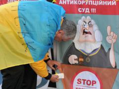 Судья из Мукачева за взятку в 2000 гривен приговорен к 7 годам лишения свободы и конфискации имущества