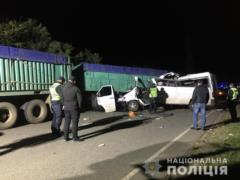 На Николаевщине столкнулись грузовик и микроавтобус: 4 человека погибли, еще 7 травмированы