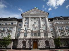 Нанес ущерб на 12 млн грн и скрывался в ОРДЛО: СБУ задержала экс-чиновника «Киевского бронетанкового завода»