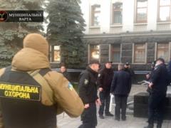 Мужчина пытался поджечь себя в Офиса Президента