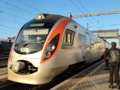 UZ started selling tickets for all long-distance trains via messengers