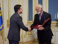 Зеленский вручил высшую награду Украины семье Кузьмы Скрябина